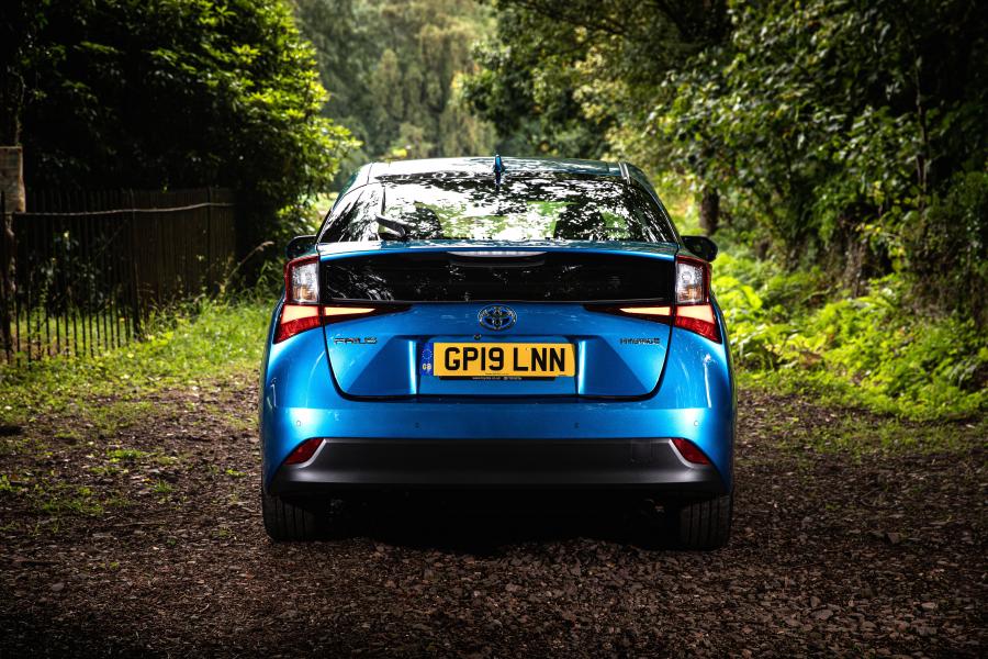  Toyota Prius 2019 года  (UK) (фото 11 из 37)
